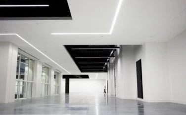 Trimless lineêre ferljochting begripe foar moderne plafonds
